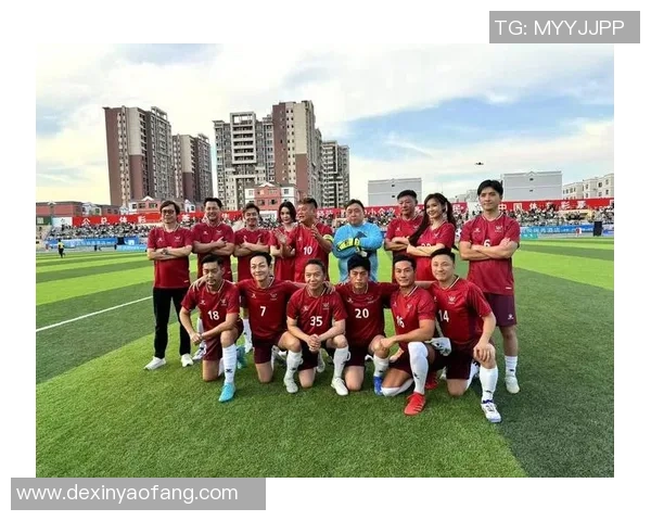 中国足球明星在绿茵场上展现风采与激情的精彩瞬间 中国足球明星在绿茵场上展现风采与激情的精彩瞬间